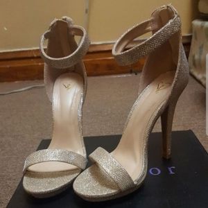 Sexy/classy gold heels